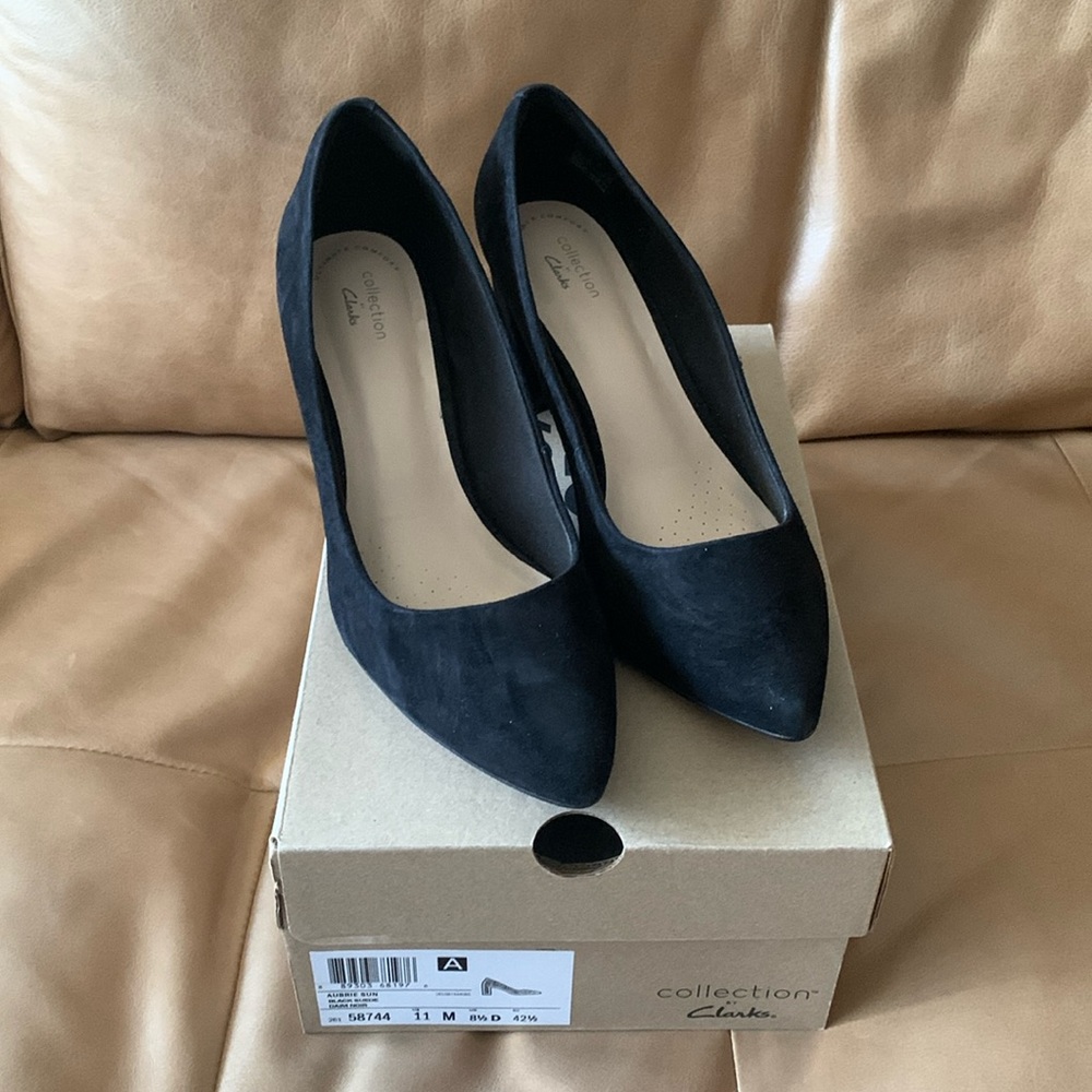 collection by Clarks Aubrie Sun women’s pump - size 11 - black suede